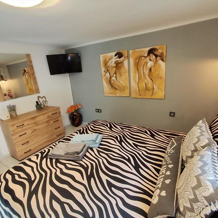 Anastasia'S Apartment With Yard Athena Bagian luar foto