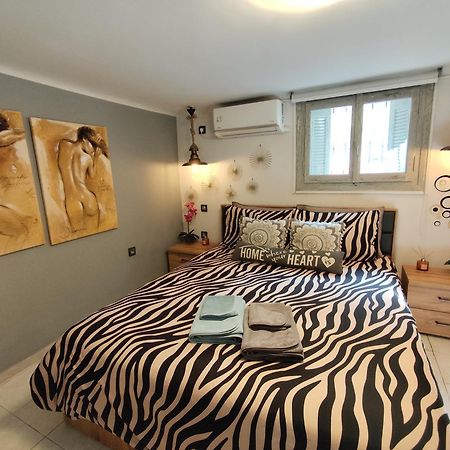 Anastasia'S Apartment With Yard Athena Bagian luar foto