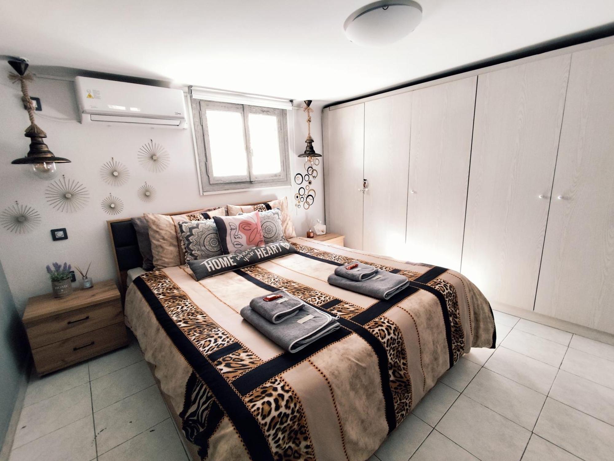 Anastasia'S Apartment With Yard Athena Bagian luar foto
